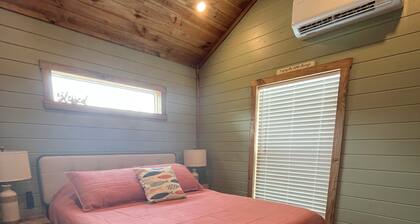 2 Bedroom Lake Front Tiny Home in Anderson, beside Legendary Green Pond Landing