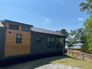 Exterior - 2 Bedroom Lake Front Tiny Home in Anderson, beside Legendary Green Pond Landing (Anderson)
