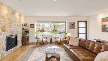 Smart TV, fireplace, stereo, offices
