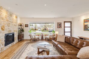 Smart TV, fireplace, stereo, offices