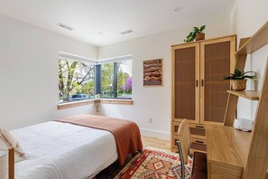 4 chambres, bureau, fer et planche à repasser, accès au Wi-Fi (inclus)