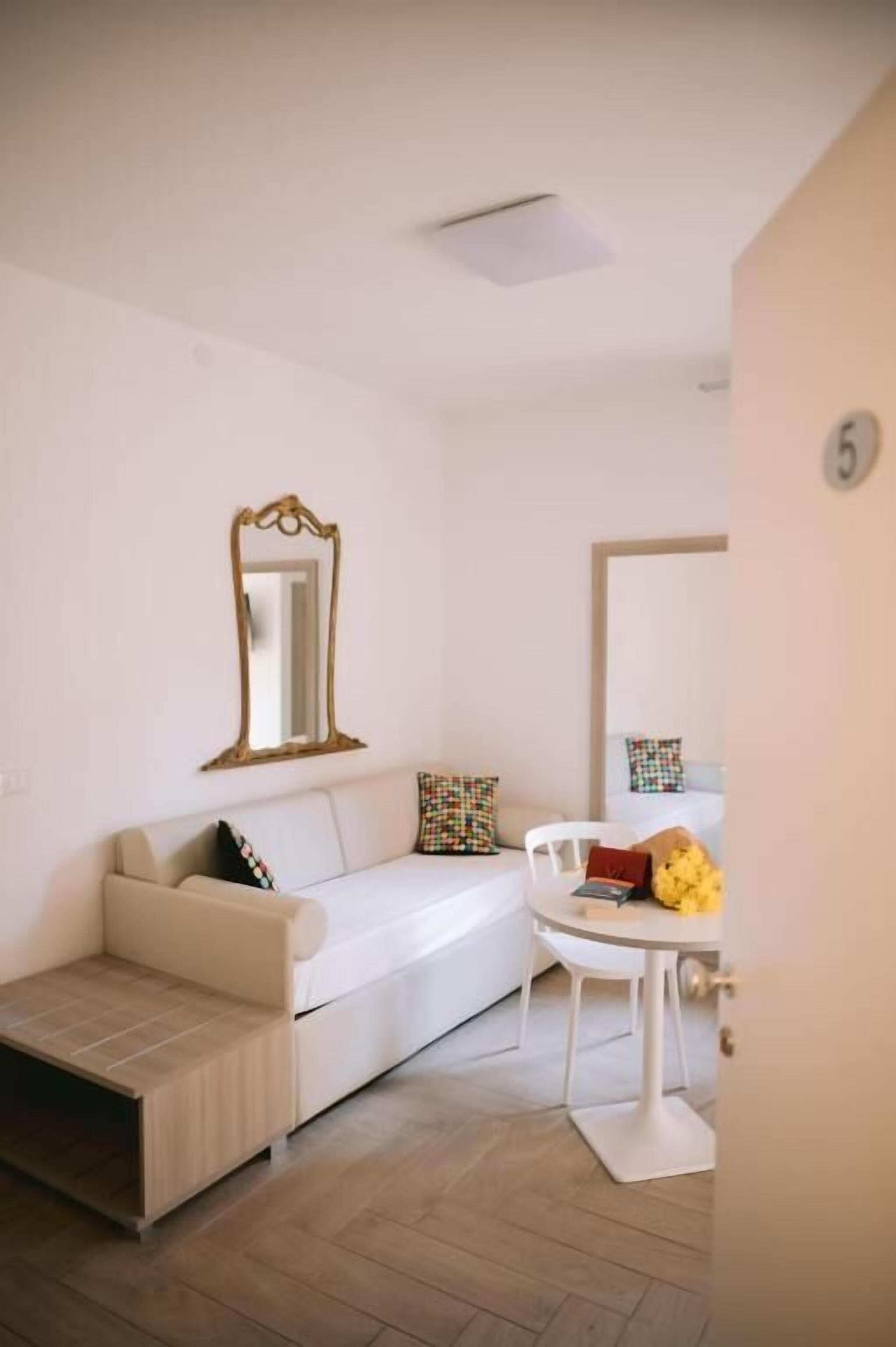 Junior Suite | Living area