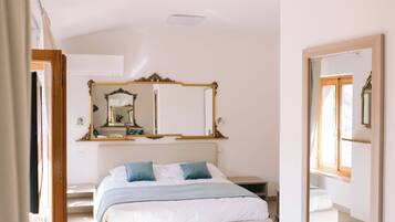 Junior Suite, Balcony | Minibar, iron/ironing board, free WiFi