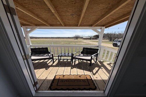 Peaceful 1-bedroom cabin near downtown Walnut Springs