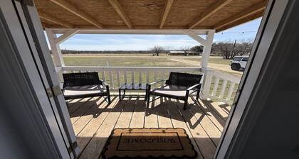 Peaceful 1-bedroom cabin near downtown Walnut Springs