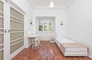 9 habitaciones, tabla de planchar con plancha, internet y ropa de cama 
