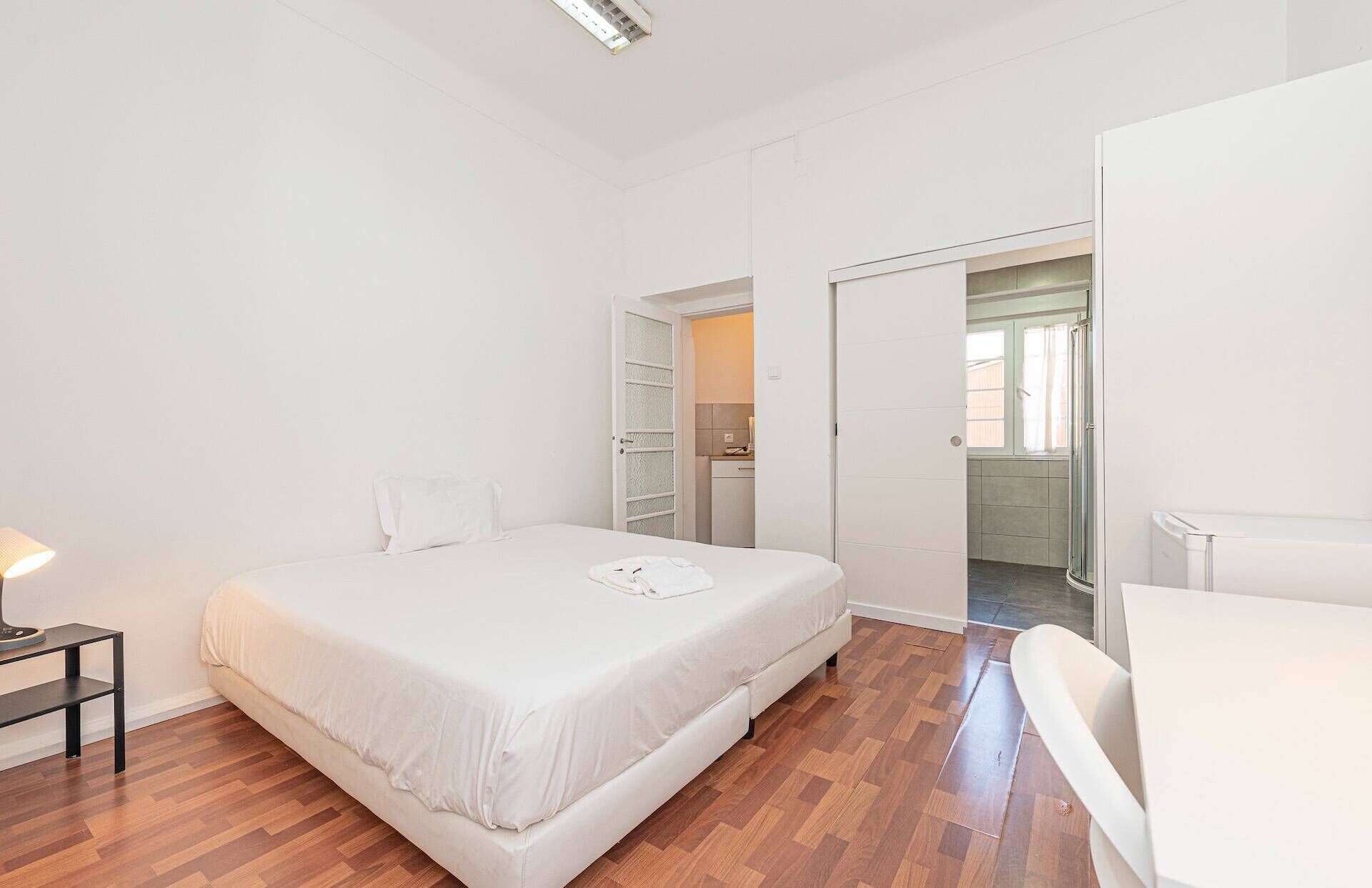 9 dormitorios, tabla de planchar con plancha, Internet y ropa de cama