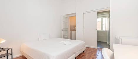 9 dormitorios, tabla de planchar con plancha, Internet y ropa de cama