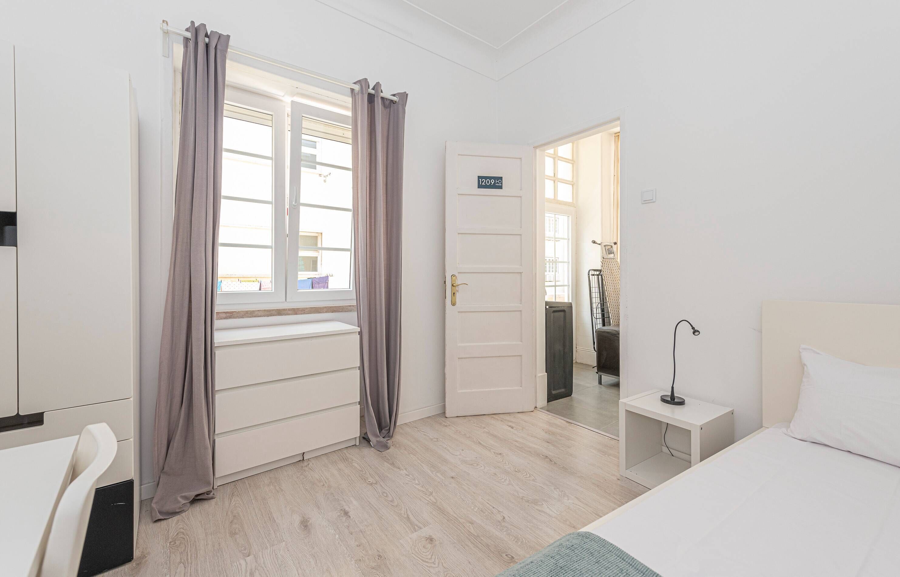 7 bedrooms, iron/ironing board, Internet, bed sheets