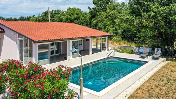 A modern house with a swimming pool, a covered patio, and a garden with pink flowers. - Gorgeous home in Nova Vas (Nova Vas)