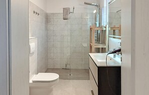 Shower, hair dryer - Gorgeous home in Nova Vas (Nova Vas)