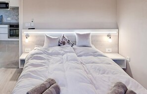 2 bedrooms, iron/ironing board, travel cot, free WiFi - Gorgeous home in Nova Vas (Nova Vas)