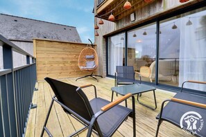 Terrace/patio - L'Orée du Mont - SOUGEAL (SOUGEAL)