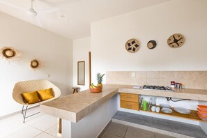 Classic Apartment, Garden View | Private kitchen - Bahía Sirenas (Puerto Escondido)