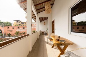 Classic Apartment, Garden View | Outdoor dining - Bahía Sirenas (Puerto Escondido)