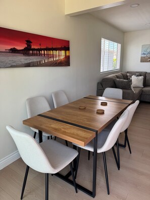 Dining - Surfcity Haven (Huntington Beach)