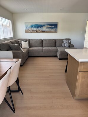 Smart TV, fireplace - Surfcity Haven (Huntington Beach)