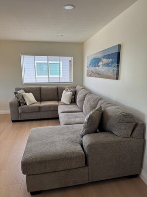 Living area - Surfcity Haven (Huntington Beach)