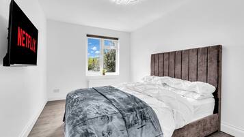 2 bedrooms, iron/ironing board, WiFi, bed sheets