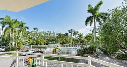 Seas the Breeze – Poolside Condo Near the Beach