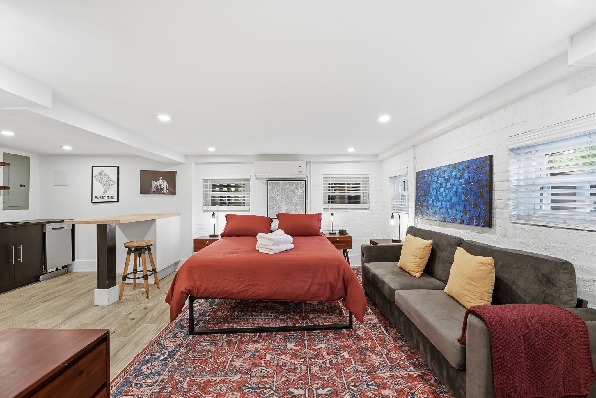 Sleeps 14 · 5br + Private Rooftop Deck - 실버스프링