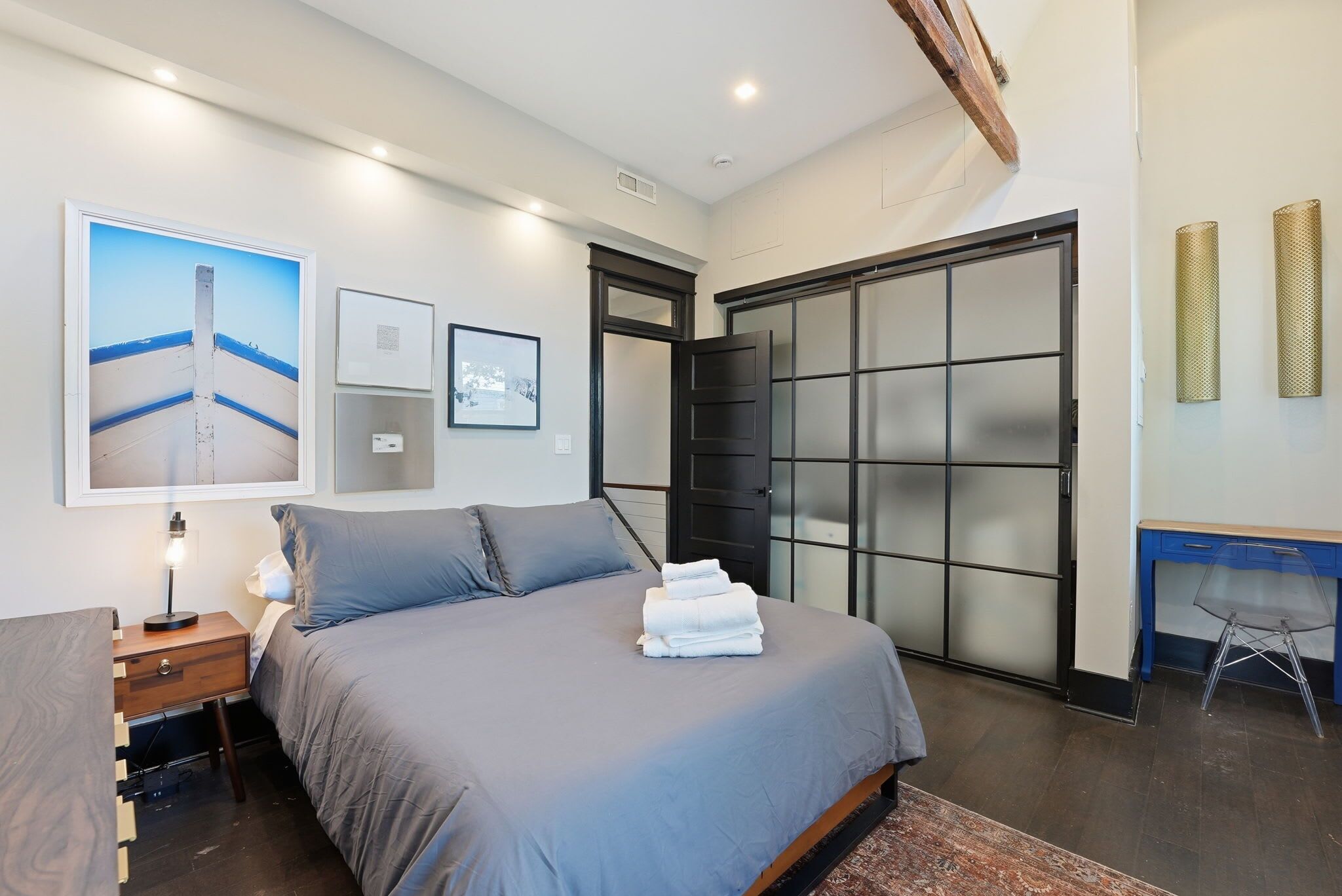 5 bedrooms, desk, iron/ironing board, travel crib