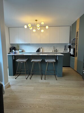 Private kitchen - Modern, family-friendly Parisian apartment (Paris)