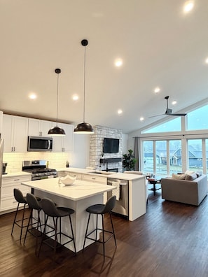 Coffee/tea maker, fridge, microwave, oven - Modern Lake View Stay In Traverse City  - Sleeps 6 (Traverse City)