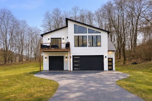 Exterior - Modern Lake View Stay In Traverse City  - Sleeps 6 (Traverse City)