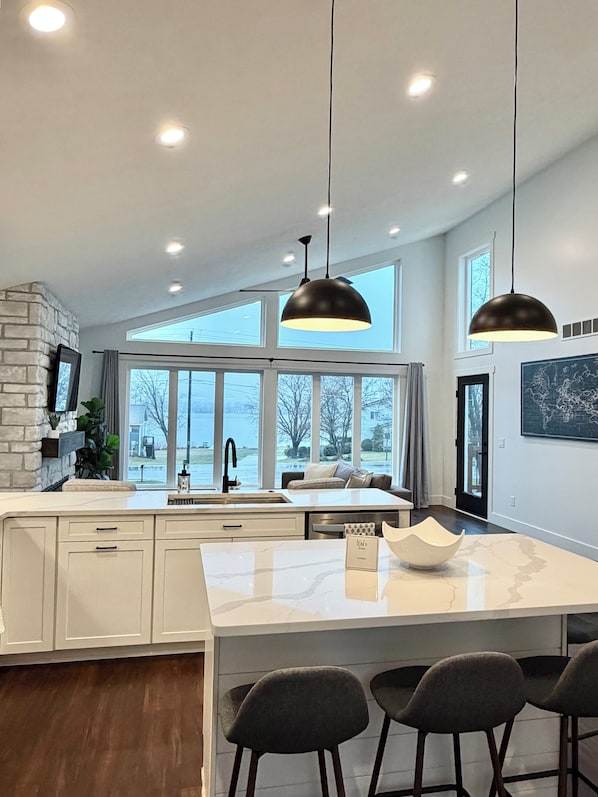 Interior - Modern Lake View Stay In Traverse City  - Sleeps 6 (Traverse City)