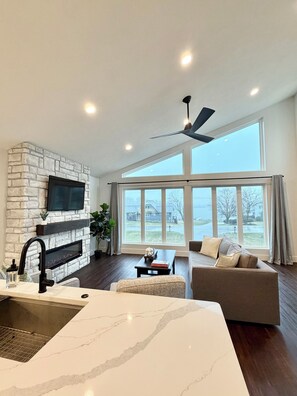 Smart TV, fireplace - Modern Lake View Stay In Traverse City  - Sleeps 6 (Traverse City)