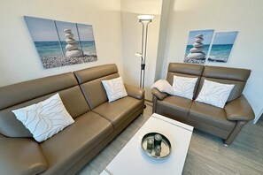 Living area - Apartment with balcony south side 80m to harbor Neuharlingersiel WLAN 55m2... (Neuharlingersiel)