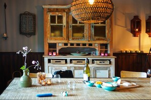 Dining - Charming Garden Holiday Home for 6 (Weris)
