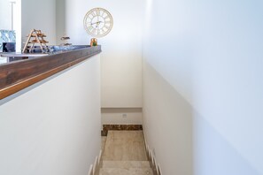 Interior - 'Beb della Stazione - Rosa' Room with Shared Terrace, Wi-Fi and Air Conditioning (Pachino)