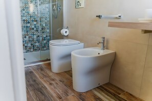 Bathroom - Room 'Beb Della Stazione - Beige' with Shared Terrace, Wi-Fi and Air Conditioning (Pachino)