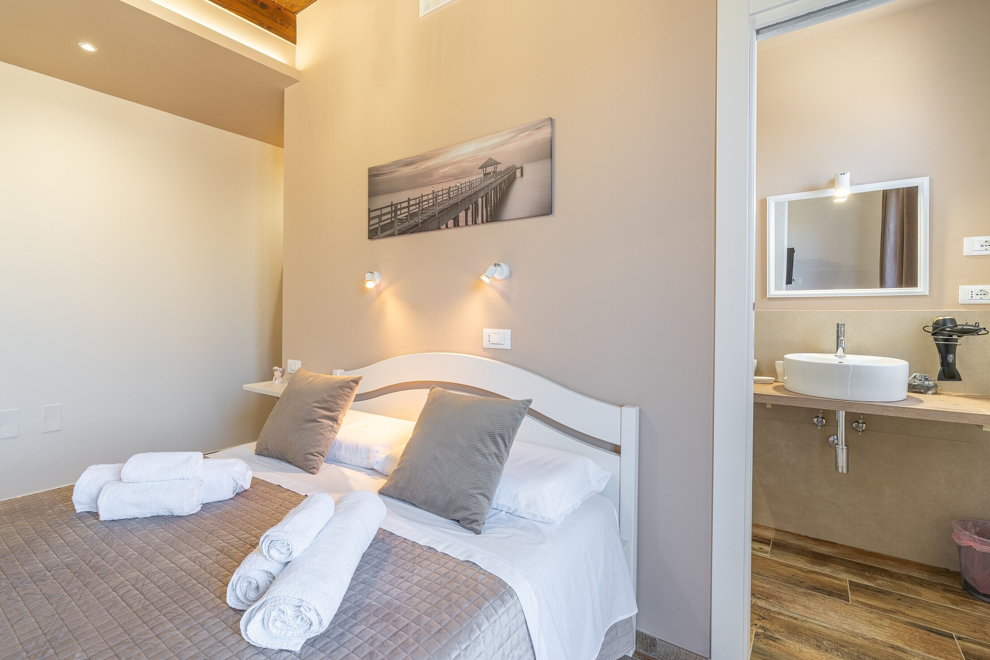 1 bedroom, WiFi, bed sheets