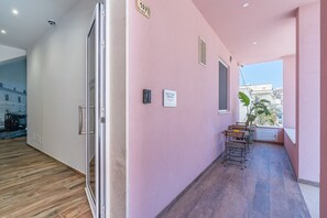 Interior - Room 'Beb Della Stazione - Beige' with Shared Terrace, Wi-Fi and Air Conditioning (Pachino)