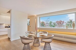 Apartment | Dining - Rooftop Exceptionnel Trocadero/victor Hugo 16eme (Paris)