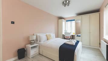 2 chambres, fer et planche à repasser, accès Internet, draps fournis
