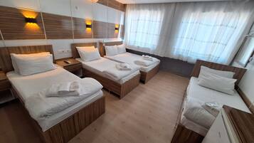 10 bedrooms, WiFi, bed sheets