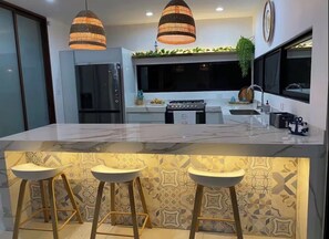 Microwave, oven, cookware/dishes/utensils - Beautiful vacation home in Telchac port (Telchac Puerto)