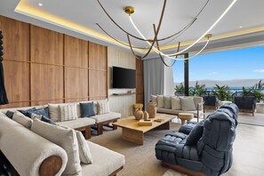 TV - Luxury Oceanfront Condo with Jacuzzi +Beach Access (Cruz de Huanacaxtle)