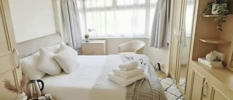 2 bedrooms, iron/ironing board, WiFi, bed sheets
