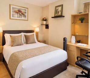 1 habitación, tabla de planchar con plancha, wifi y ropa de cama 