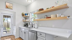 Fridge, microwave, oven, stovetop - Stay Together & Spread Out: Stylish E Austin Craftsman+Casita Mins to Downtown! (Austin)