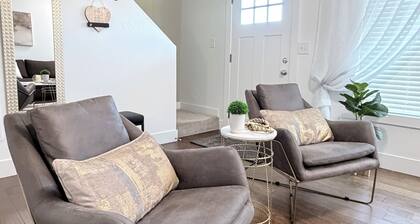 Cozy 2-bedroom apartment in vibrant downtown Vancouver
