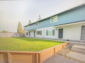 Exterior - Modern 2-bedroom apartment in vibrant downtown Vancouver (Vancouver)