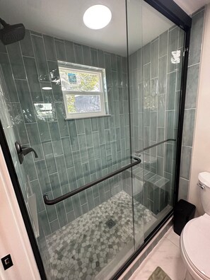 Shower, towels, soap, toilet paper - Gulf Coast Getaway (Venice)
