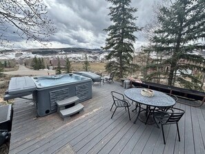 Outdoor spa tub - Fabulous 4-bedroom house in Crested Butte South - amazing ranch & mountain views (Crested Butte)