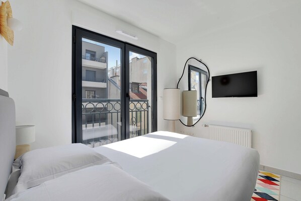 Apartment | 1 bedroom, laptop workspace, iron/ironing board, bed sheets - Elegant Appt - 1bdr/2p - Near Paris & La Defense (Suresnes)